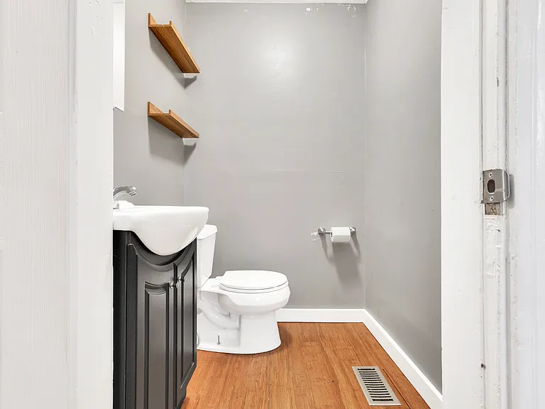 258 Allen Ave — Photo 15