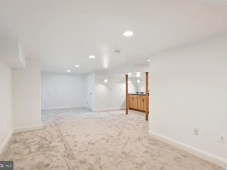 201 N Hammonds Ferry Rd — Photo 13