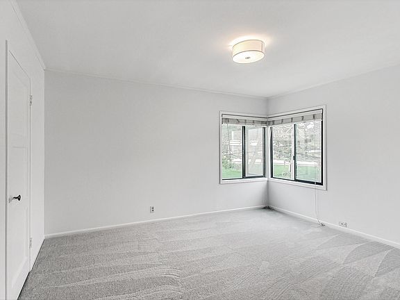 4th image of 402 43rd Ave