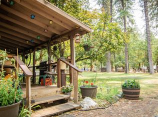 737 Pleasant Valley Rd, Merlin, OR 97532