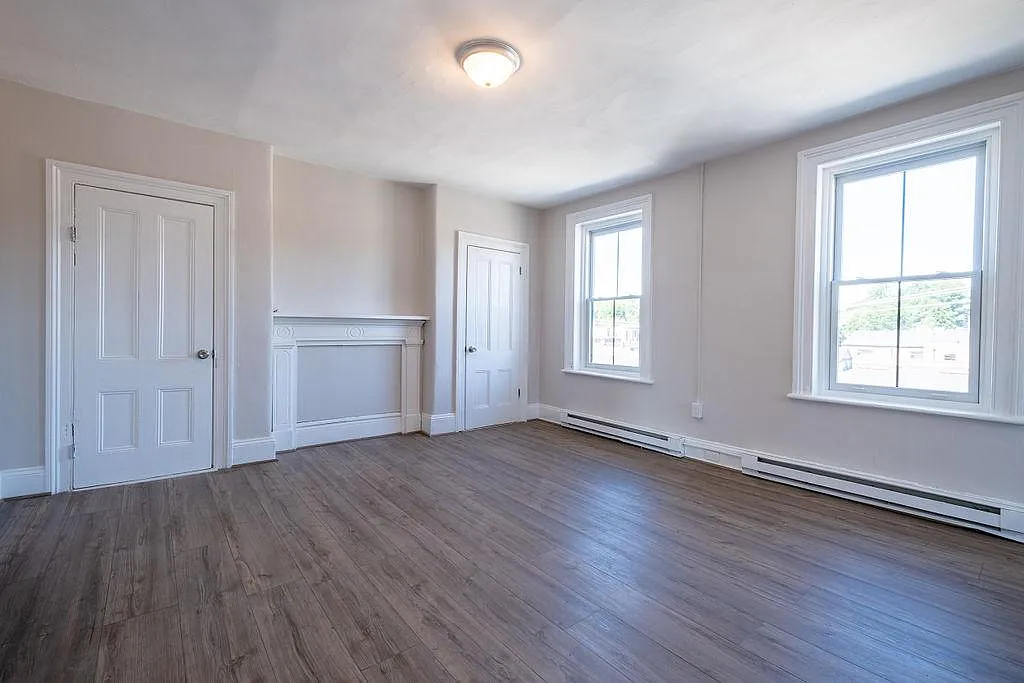 2 bed, 900 sqft, $1,800 — Photo 2
