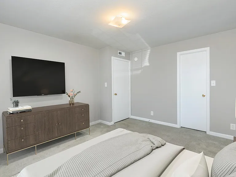 Hudson at 621 — Photo 13
