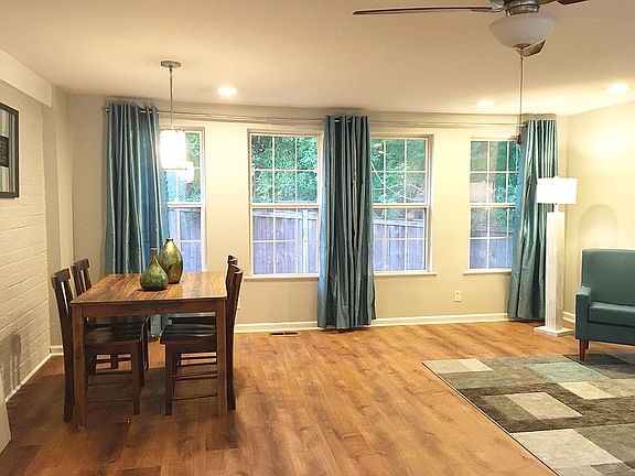 Dining open to great rm