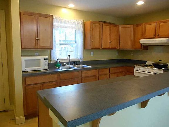 2nd image of 25 Catherine St Unit 1A