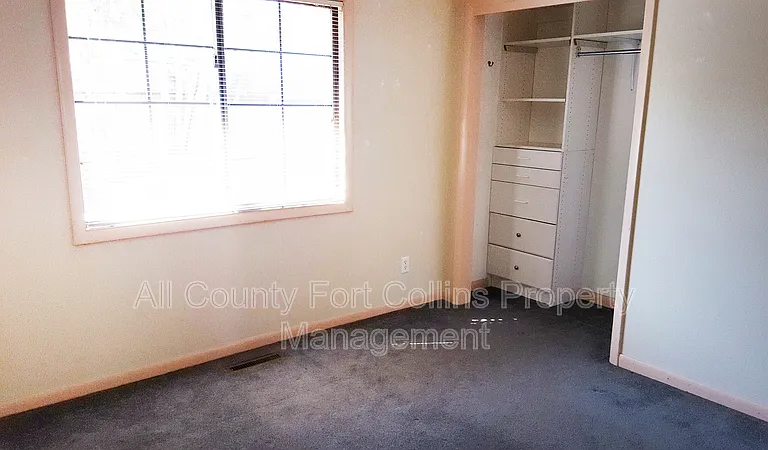 817 E Laurel St — Photo 8