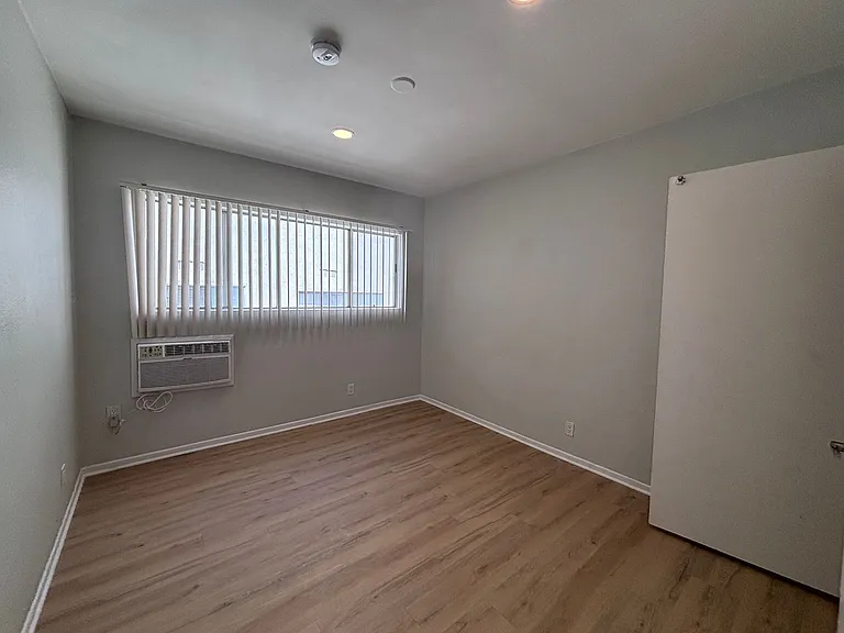 12323 Texas Ave — Photo 19