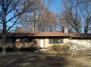 1071 Briarbrae Dr, Saint Louis, MO 63138