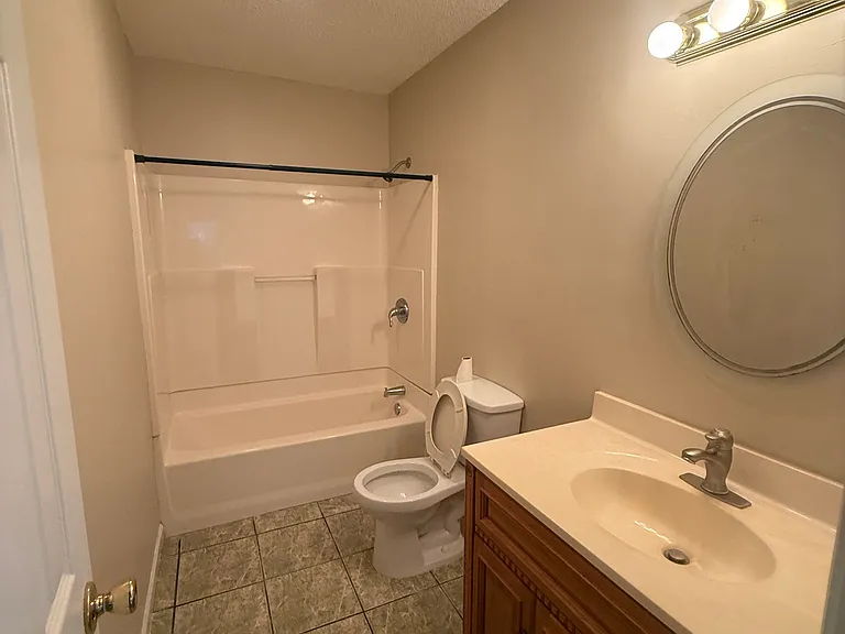 223 Georgia St — Photo 12