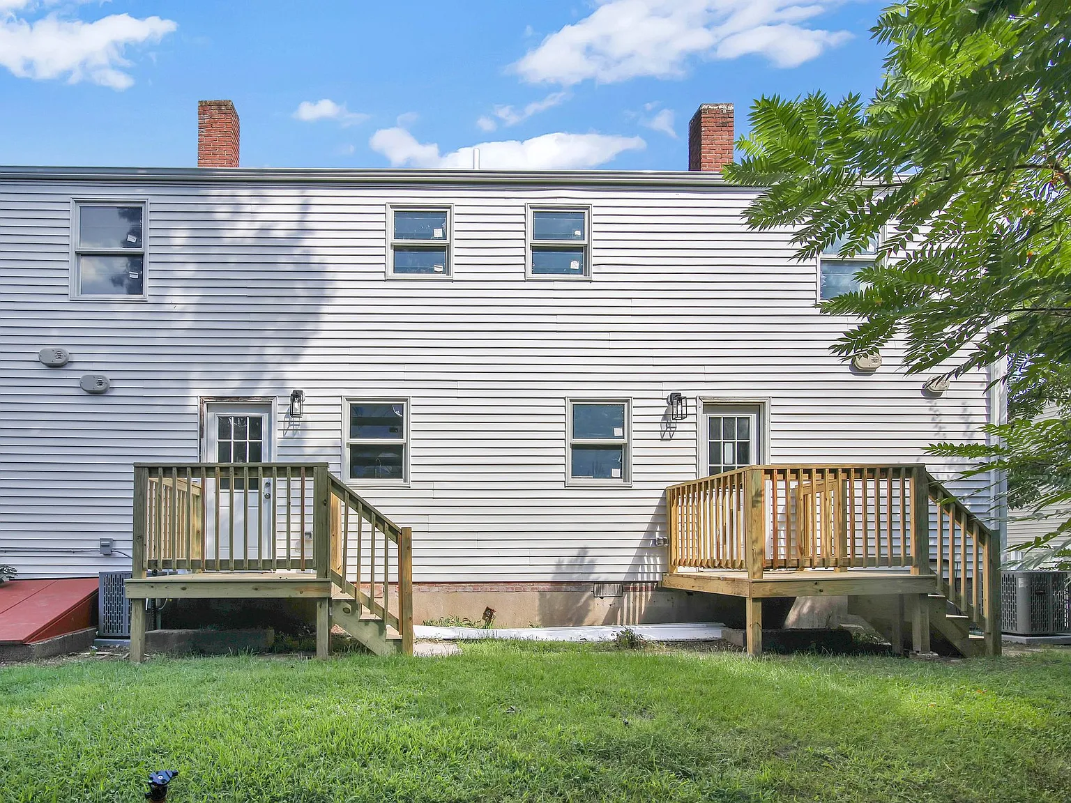 3 bed, 1200 sqft, $2,150 — Photo 4