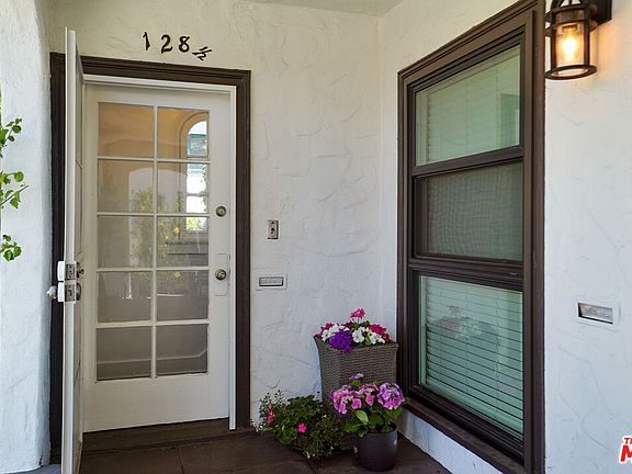 4th image of 128 1/2 N Hamilton Dr