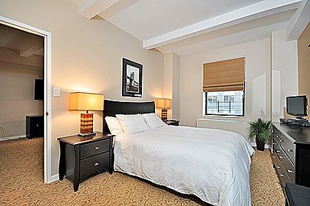 4th image of 150 W 51st St APT 1105