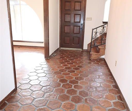 5th image of 2103 Parkland Way
