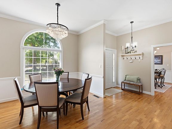 4th image of 304 Misty Meadows Ln