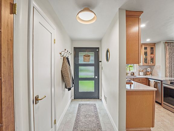 5th image of 60 Blackstone Ave