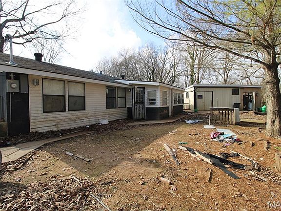 3rd image of 137 E Lexington Ave