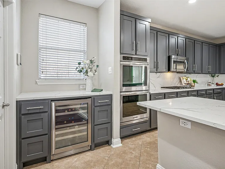 8812 Bluffcreek Ln — Photo 4