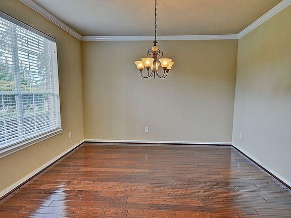5th image of 27 Fraiser Fir Pl