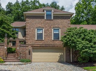 8 Casper Ct, Florham Park, NJ 07932