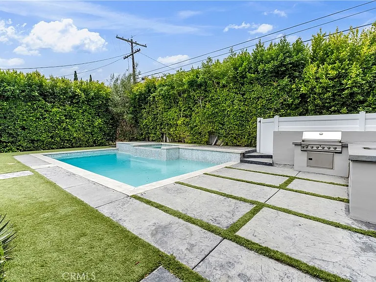 4925 Nagle Ave — Photo 41