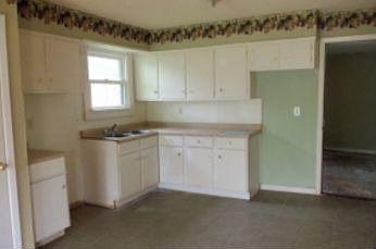 2nd image of 2802 Holiday Dr