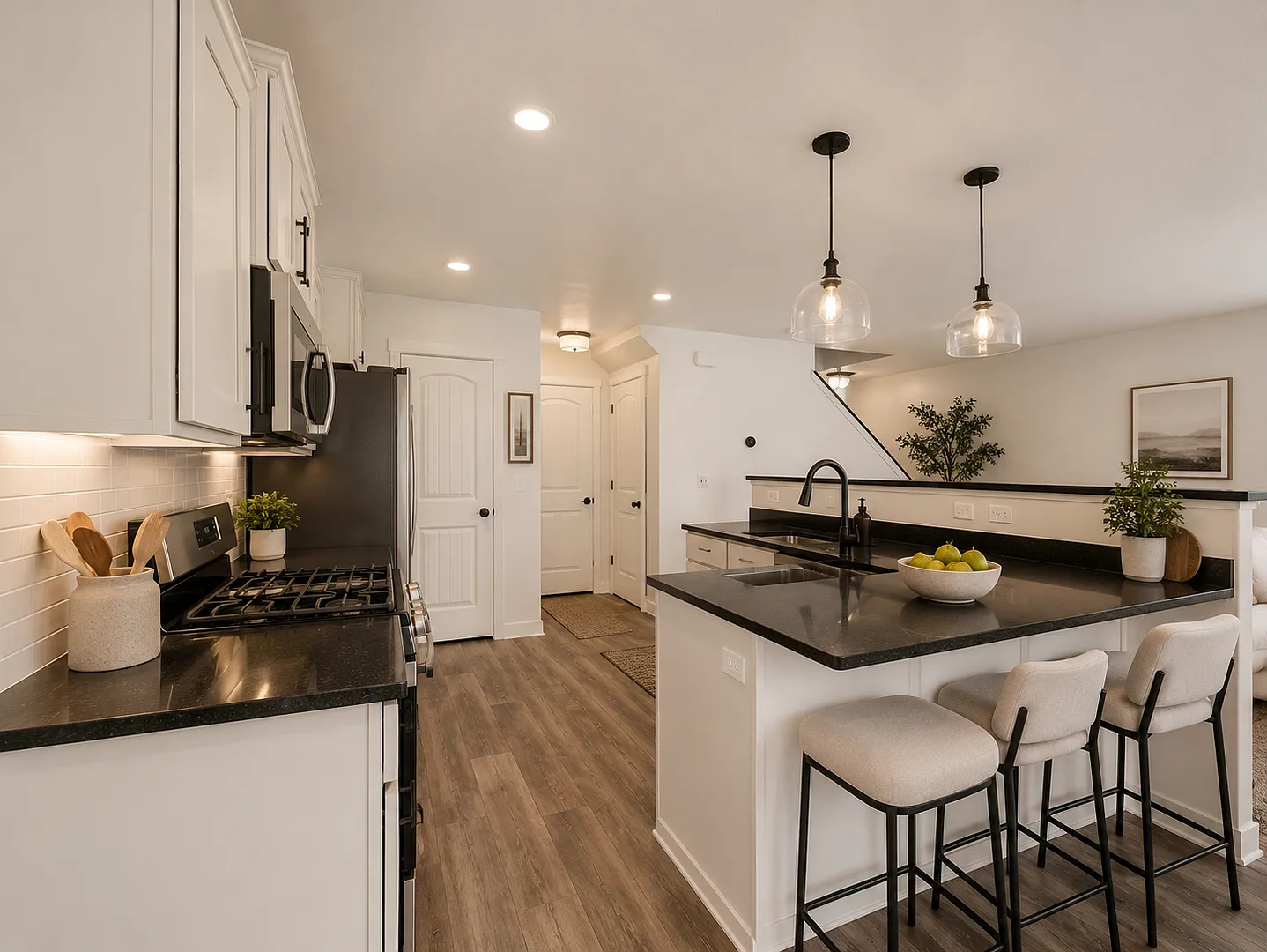 Beautiful 3-bedroom, 2-bath townhome — Photo 2