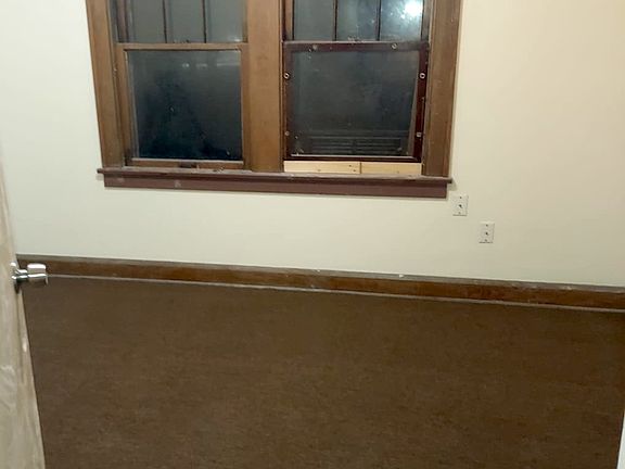 3rd image of 558 W Ravenwood Ave #2