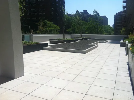 Rented by R New York | media 23