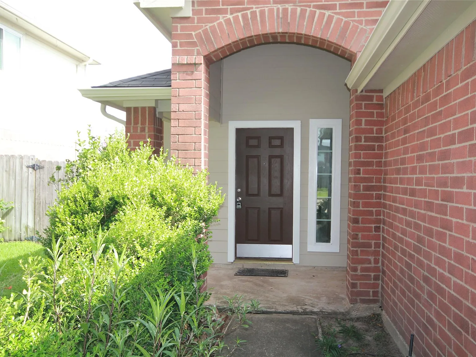 3 bed, 2.0 bath, 1206 sqft, $1,850 — Photo 3