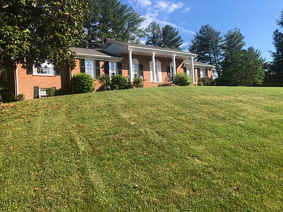 2nd image of 202 Sunset Cir