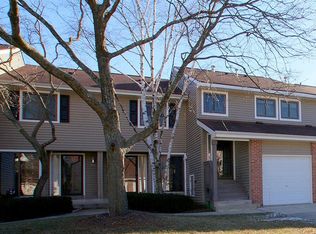 945 Pine Tree Cir S, Buffalo Grove, IL