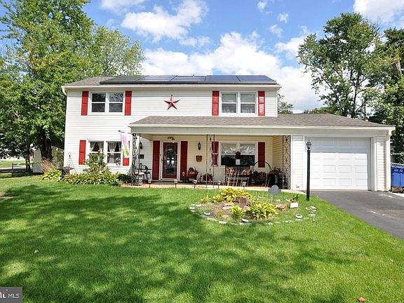 2nd image of 44 Myrtlewood Ln