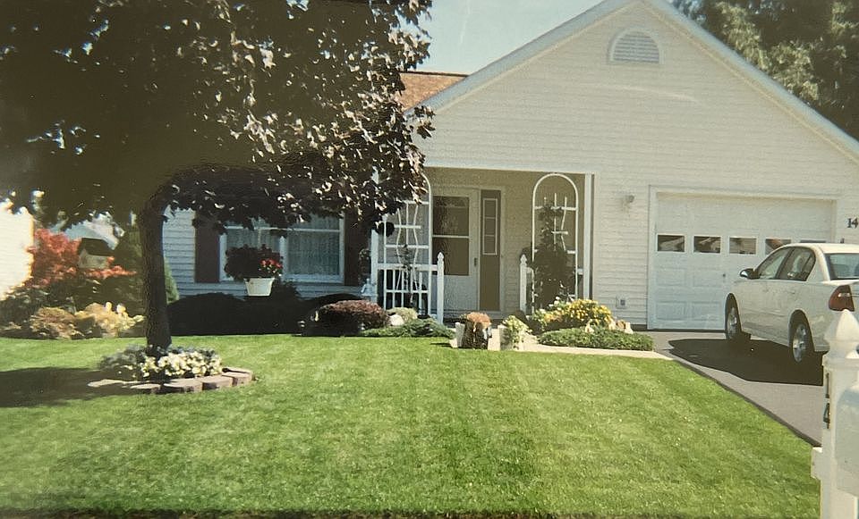 1st image of 14 Freedom Pond Ln
