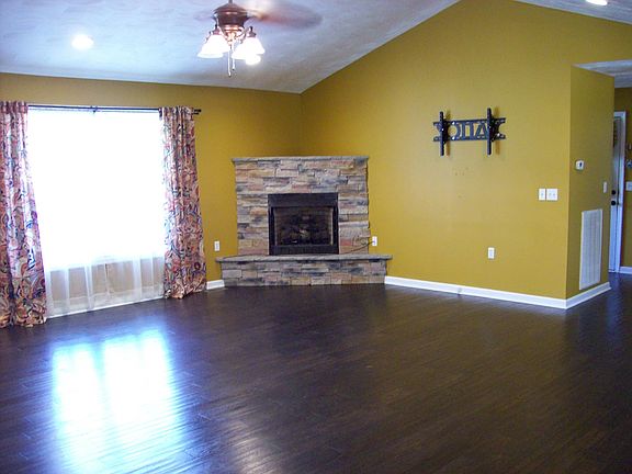 5th image of 155 Dakota Ln