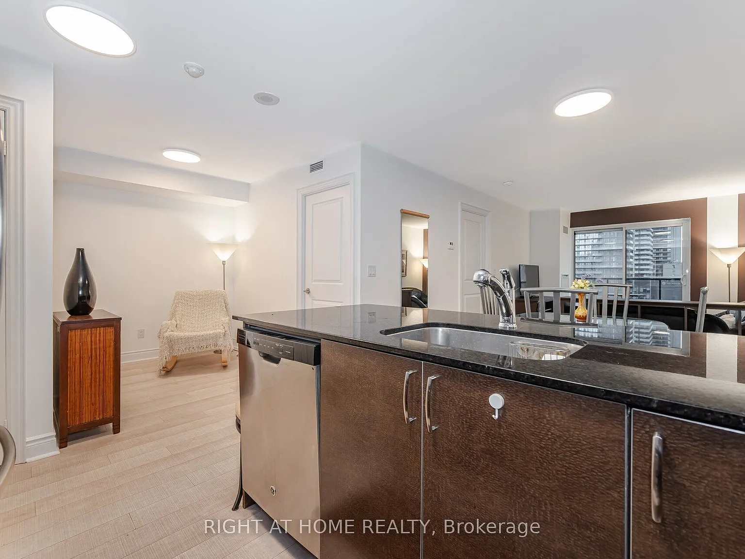 2 bed, $2,690 — Photo 4