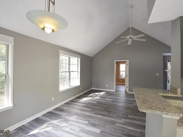 700 S Fairfield Dr — Photo 6