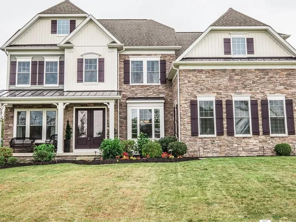 7003 Linden Ln, Independence, OH 44131