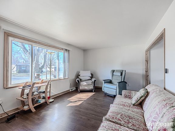 3rd image of 1904 Oak Park Dr