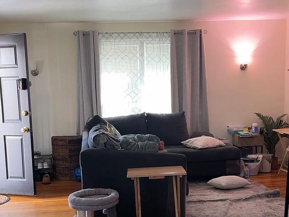 3rd image of 754 Oak View Rd