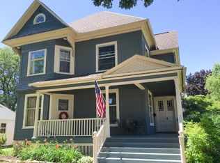 302 1st St SE, Waverly, IA 50677
