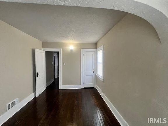 4th image of 1105 College St