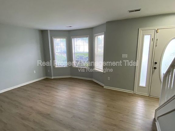 5th image of 105 Heather Way APT C