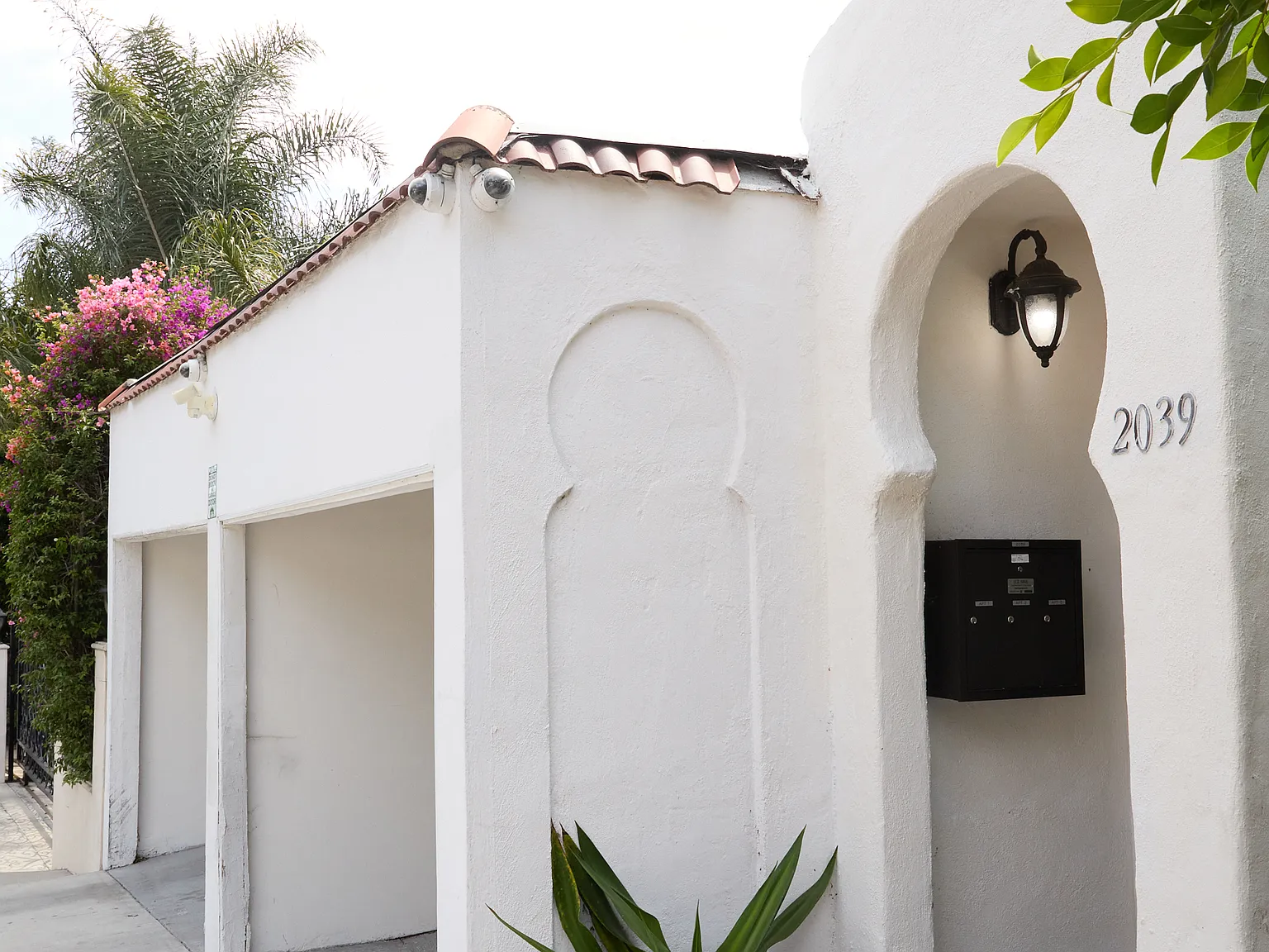 2039 Ivar Ave — Photo 4