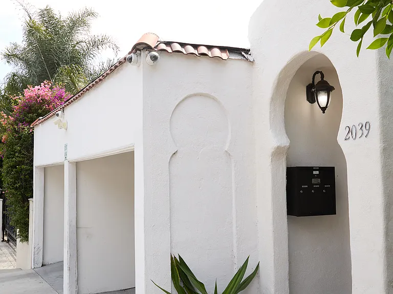 2039 Ivar Ave #3 — Photo 4