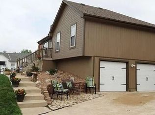 1701 N Concord Ct, Independence, MO 64058