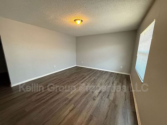 3rd image of 1039 N Brunnell Pkwy