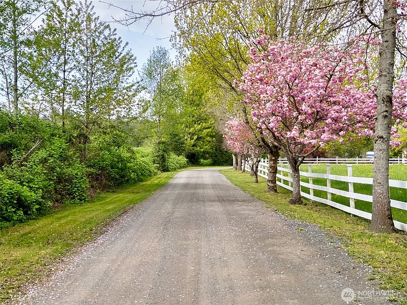5th image of 7492 Russell Road