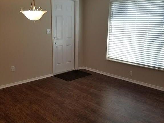 5th image of 2703 Julie Ln
