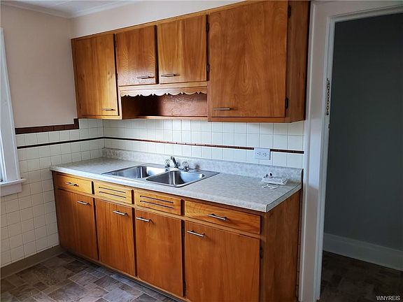 3rd image of 223 Stillwell Ave