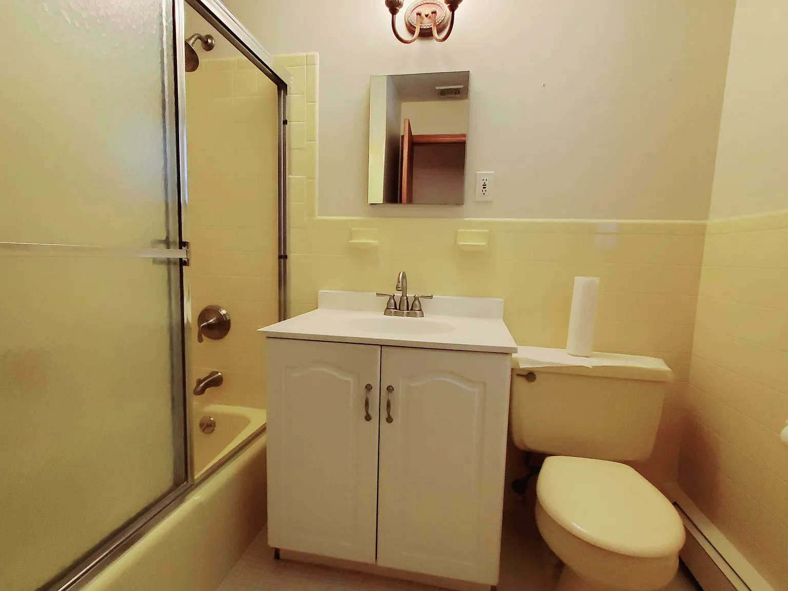 2 bed, 1.0 bath, 1260 sqft, $2,400 — Photo 4