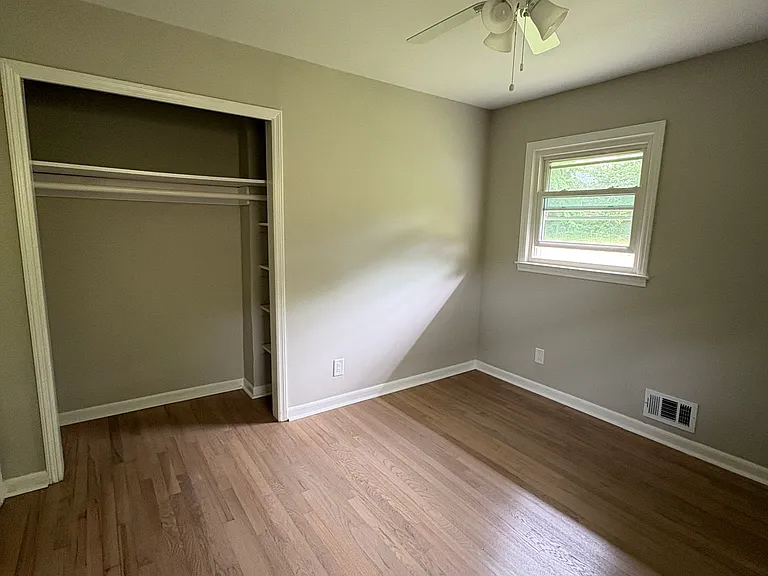 1262 Robert Ln — Photo 12